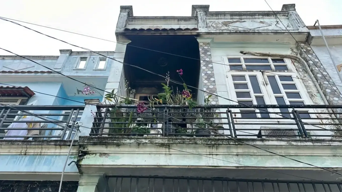 Cháy nhà trong hẻm làm bé gái 8 tuổi tử vong